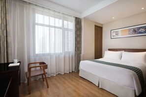 Premium bedding, in-room safe, desk, blackout drapes - Citadines Gugeng Dalian (Dalian)