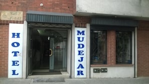 Property entrance - Hotel Mudejar (Cali)