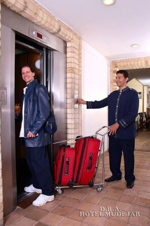 Reception - Hotel Mudejar (Cali)