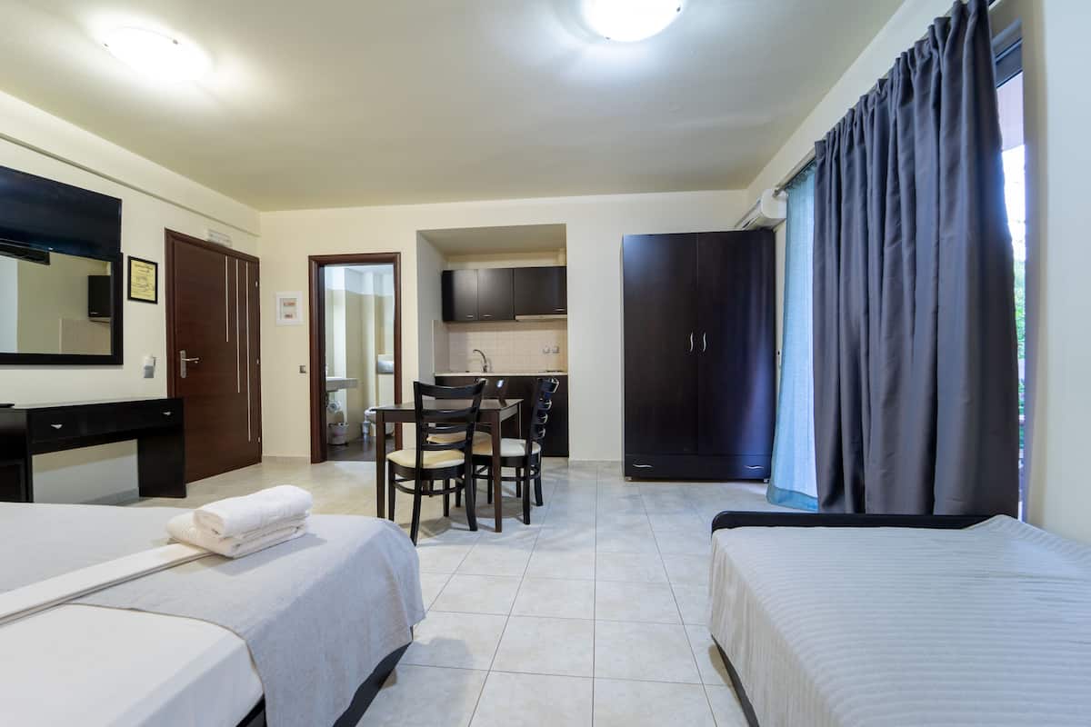 Down duvets, in-room safe, soundproofing, free WiFi