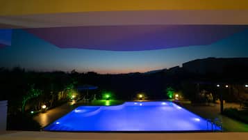 Suite Familiale, vue mer | Couette en duvet d'oie, coffres-forts dans les chambres