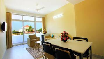 Villa Suite | Living area | Fireplace