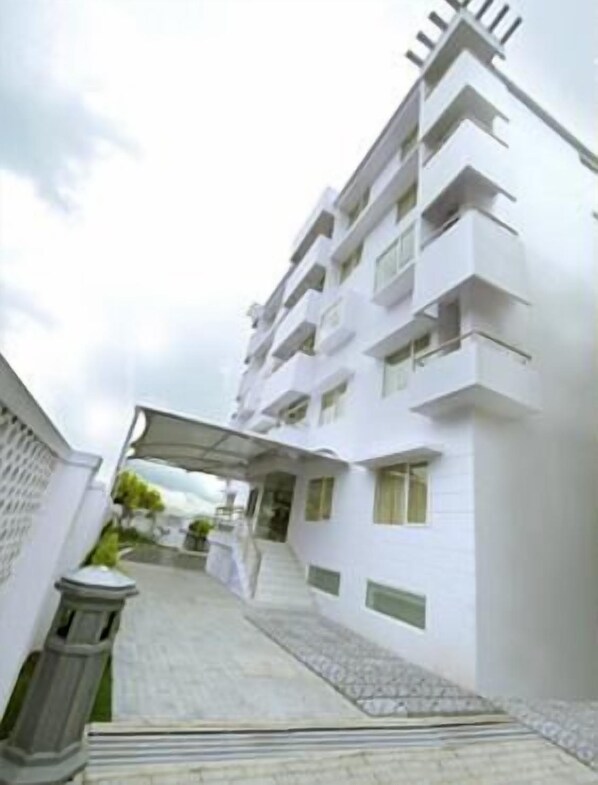 Vista frontal de la propiedad