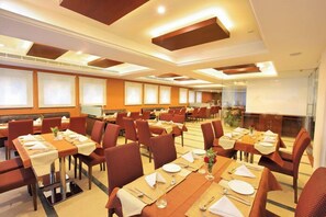 Dinner served, international cuisine - Cochin Palace (Kanayannur)