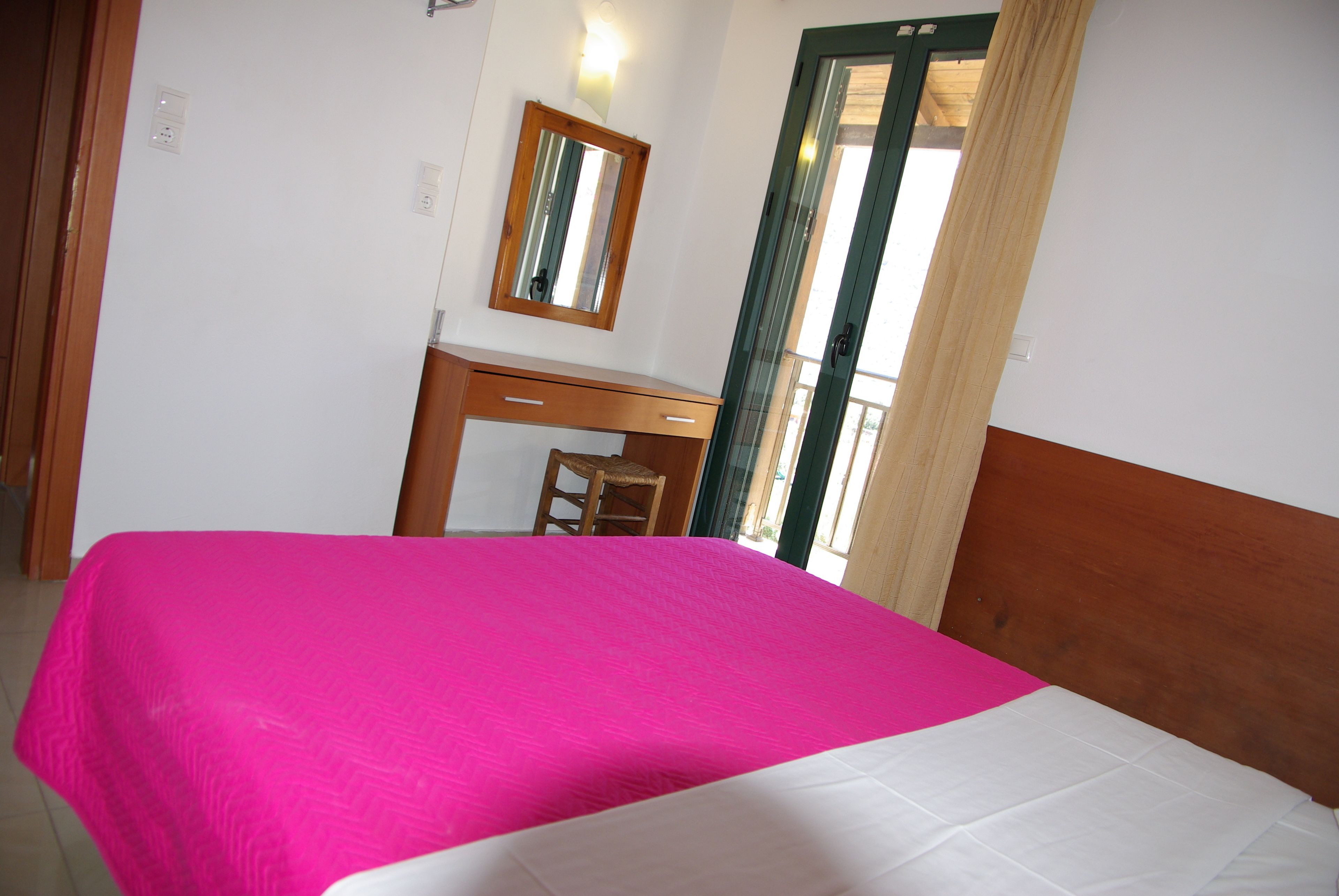 studio | 10 bedrooms, premium bedding, in-room safe, desk