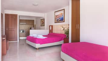 Studio | 10 bedrooms, premium bedding, in-room safe, desk