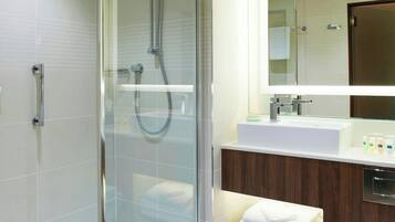 Room, 1 King Bed, Non Smoking | Bathroom | Shower, hydromassage showerhead, free toiletries, hair dryer