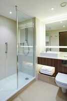 Habitación, 1 cama de matrimonio grande, no fumadores | Baño | Ducha y cabezal de ducha con hidromasaje
