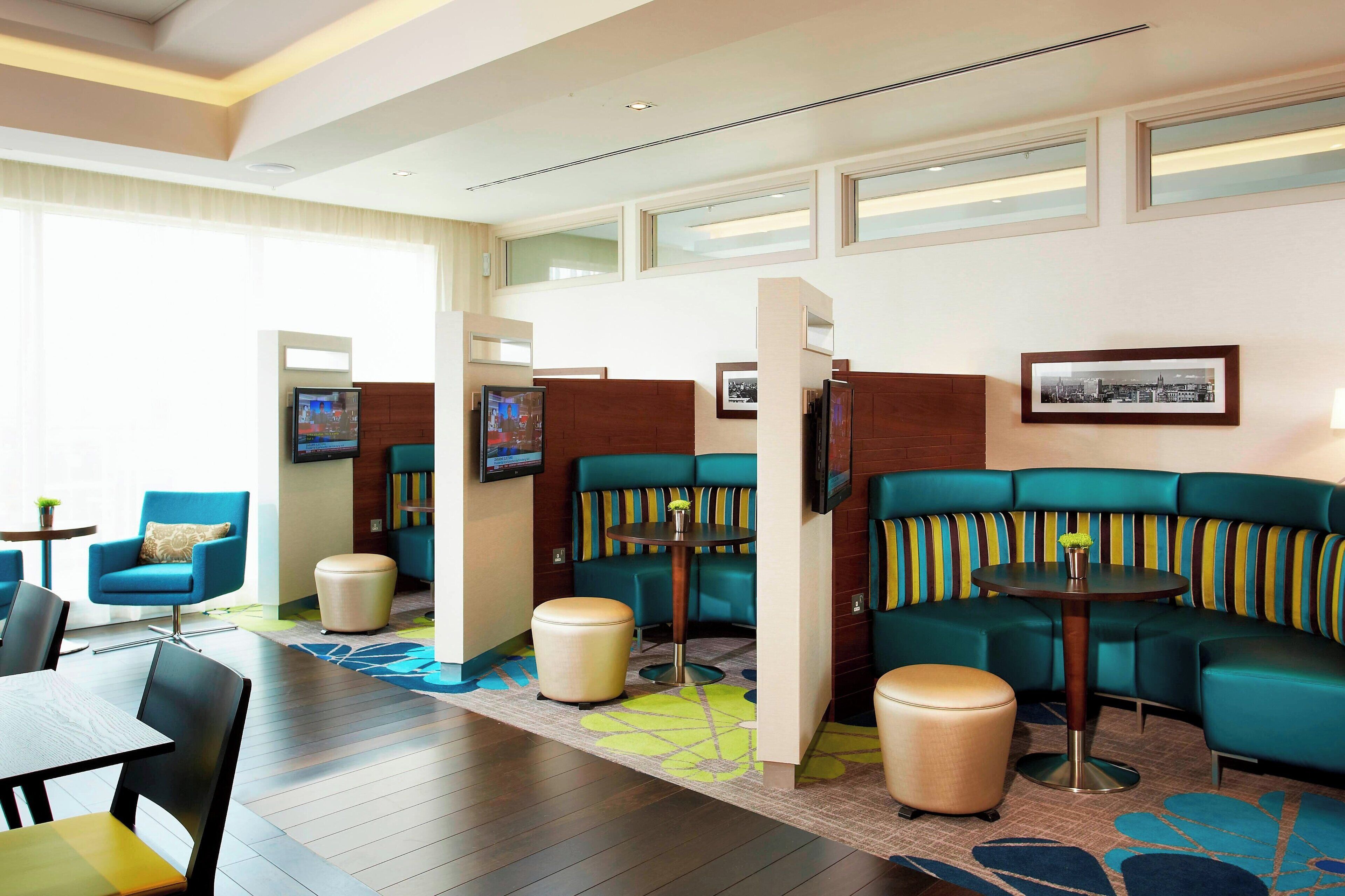 breakfast and dinner served, international cuisine