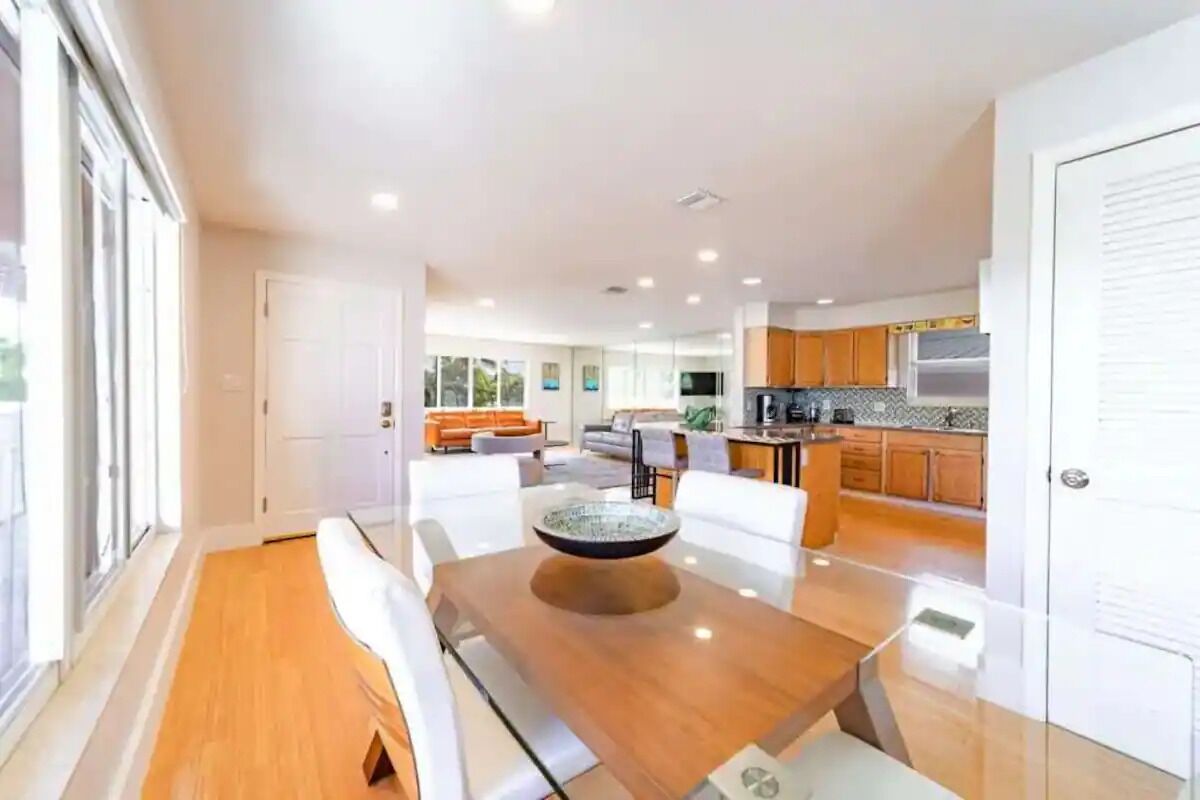 exclusive apartment | individually decorated, individually furnished, laptop workspace