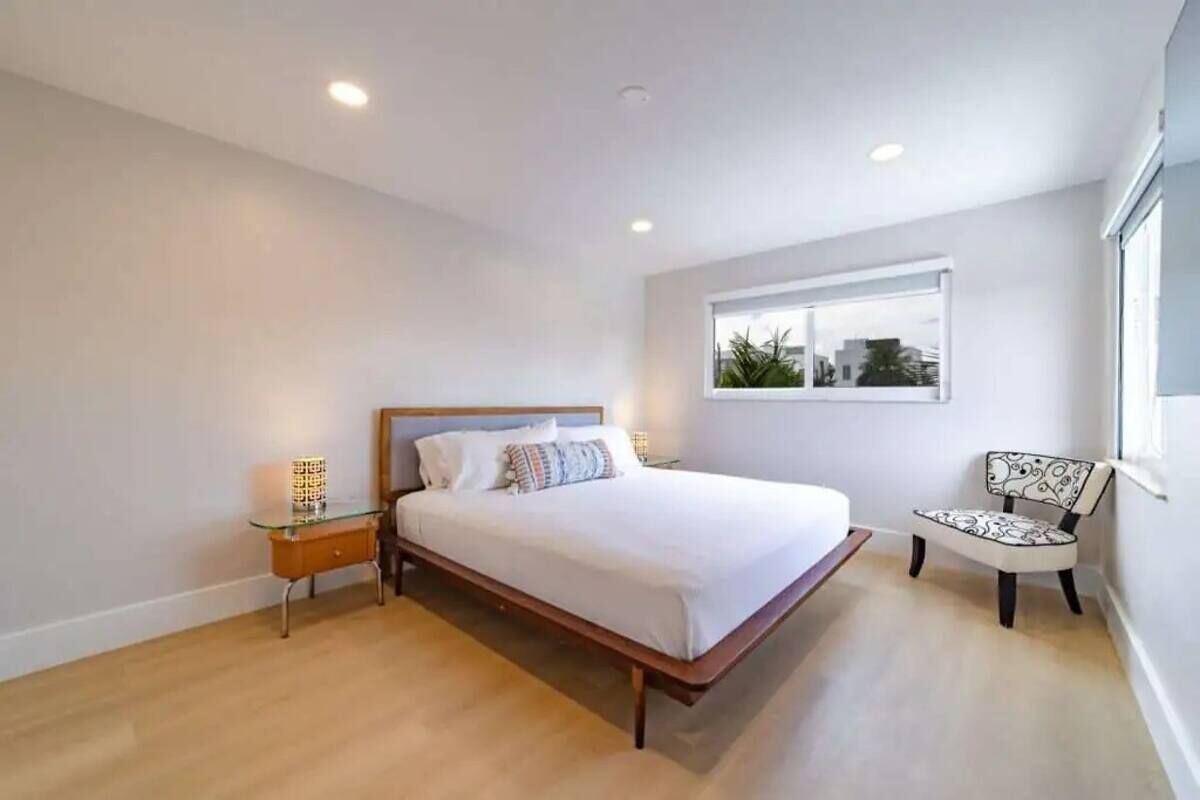 exclusive apartment | individually decorated, individually furnished, laptop workspace