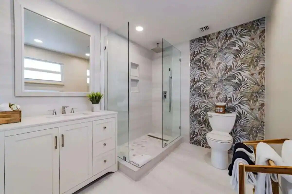 exclusive apartment | individually decorated, individually furnished, laptop workspace