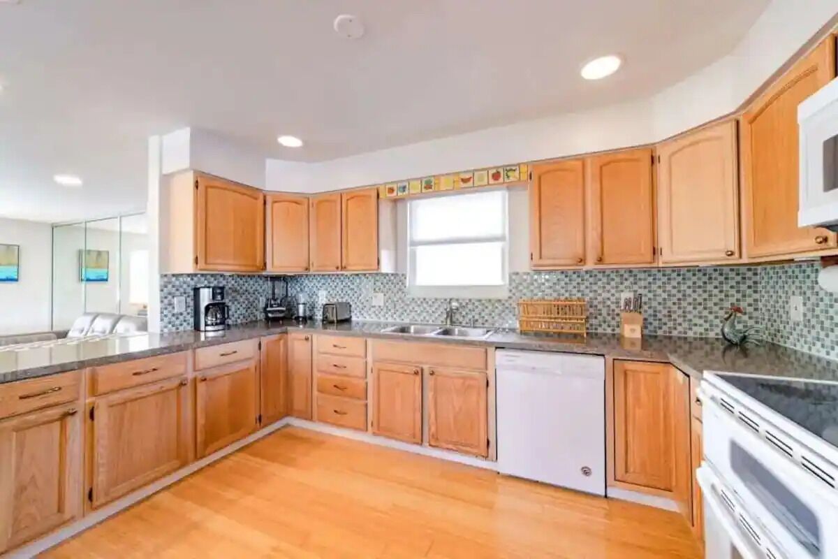 exclusive apartment | individually decorated, individually furnished, laptop workspace