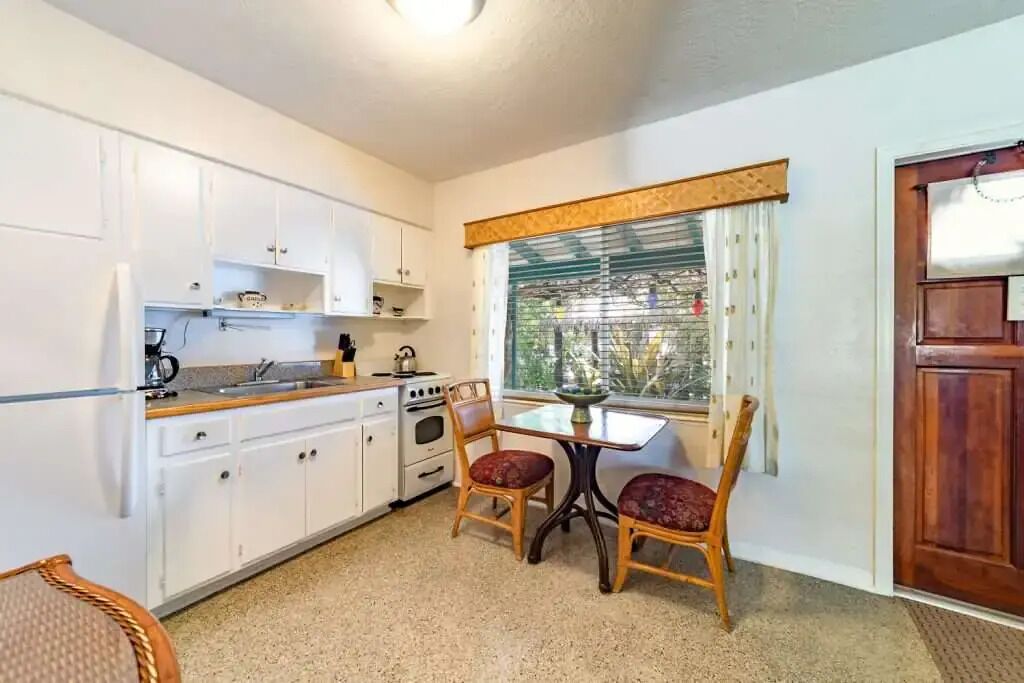 signature studio suite, 1 king bed with sofa bed, ground floor (studio 1 queen bed) | individually decorated, individually furnished, laptop workspace