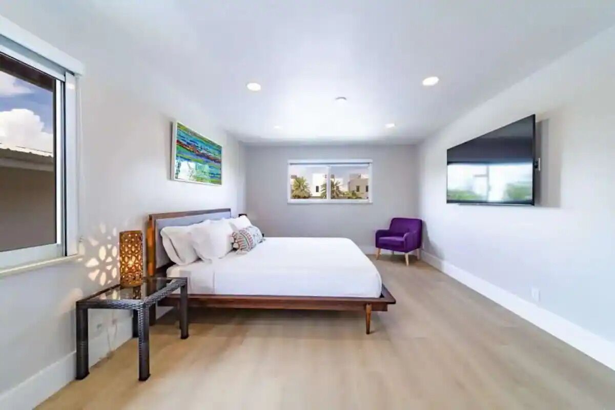 exclusive apartment | individually decorated, individually furnished, laptop workspace