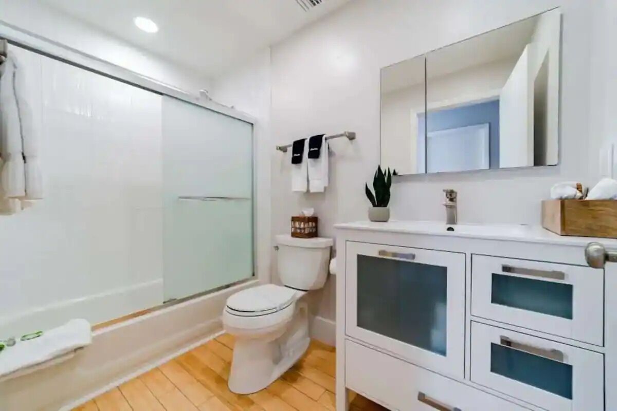 exclusive apartment | individually decorated, individually furnished, laptop workspace