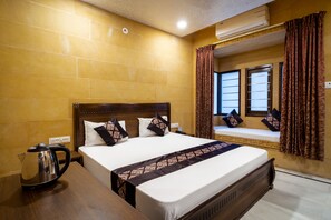 Haveli Suite | Desk, rollaway beds, free WiFi, bed sheets - Hotel Akashdeep (Jaisalmer)