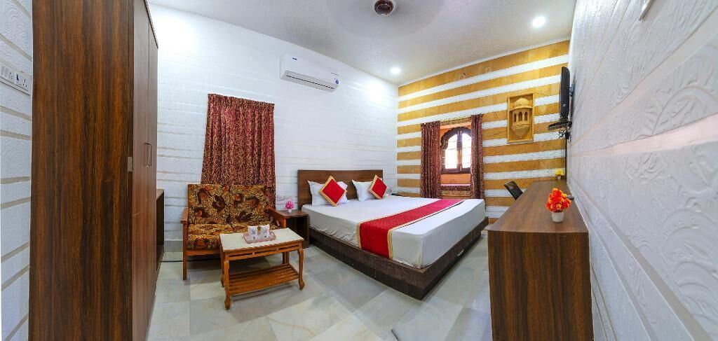 Desk, rollaway beds, free WiFi, bed sheets