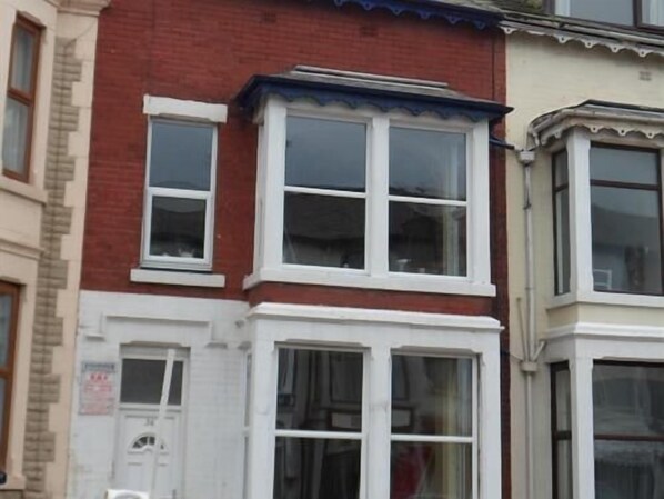 Exterior - Queen Terrace Guest House (Blackpool)