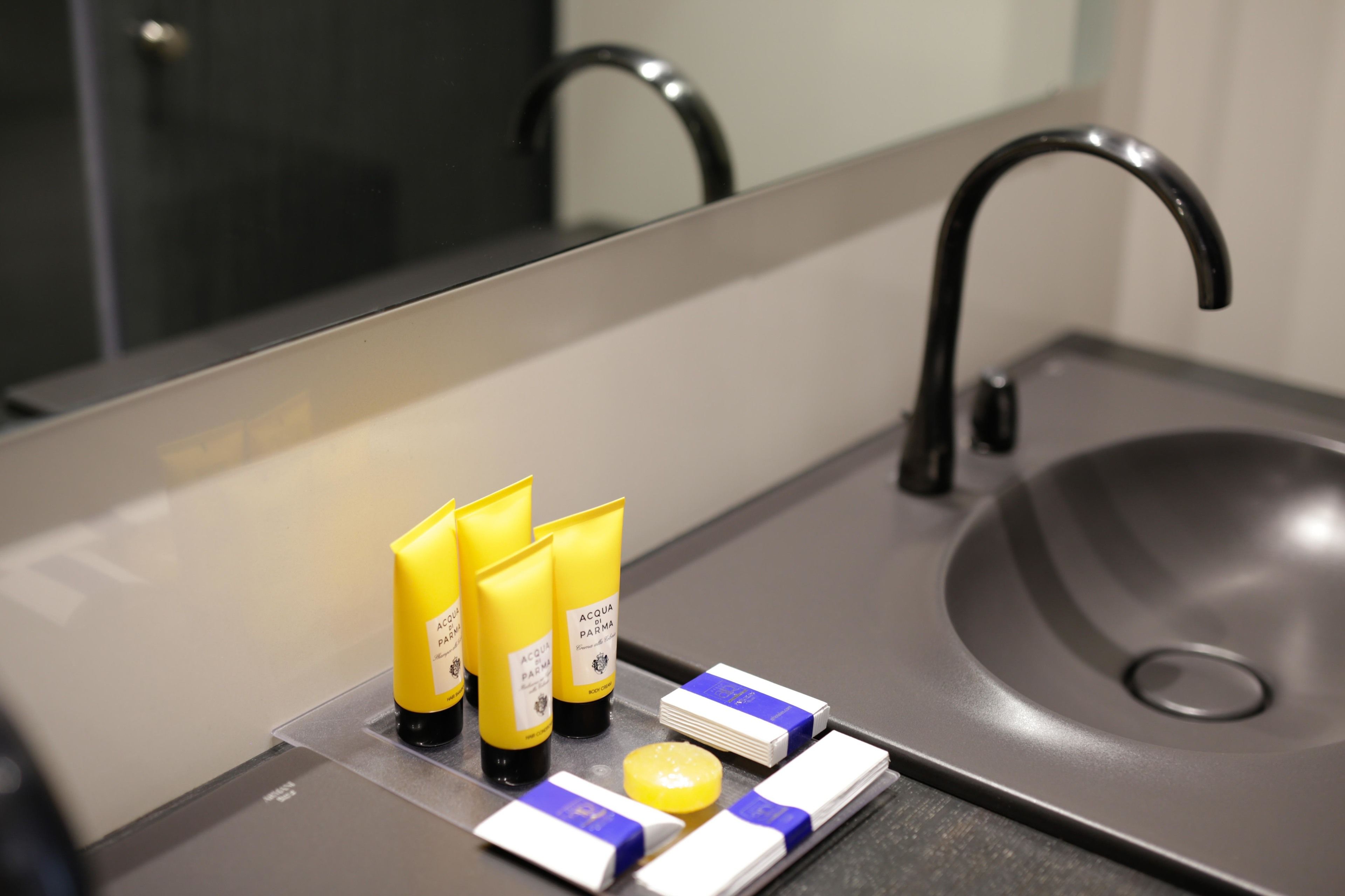 separate bathtub and shower, deep-soaking bathtub, rainfall showerhead