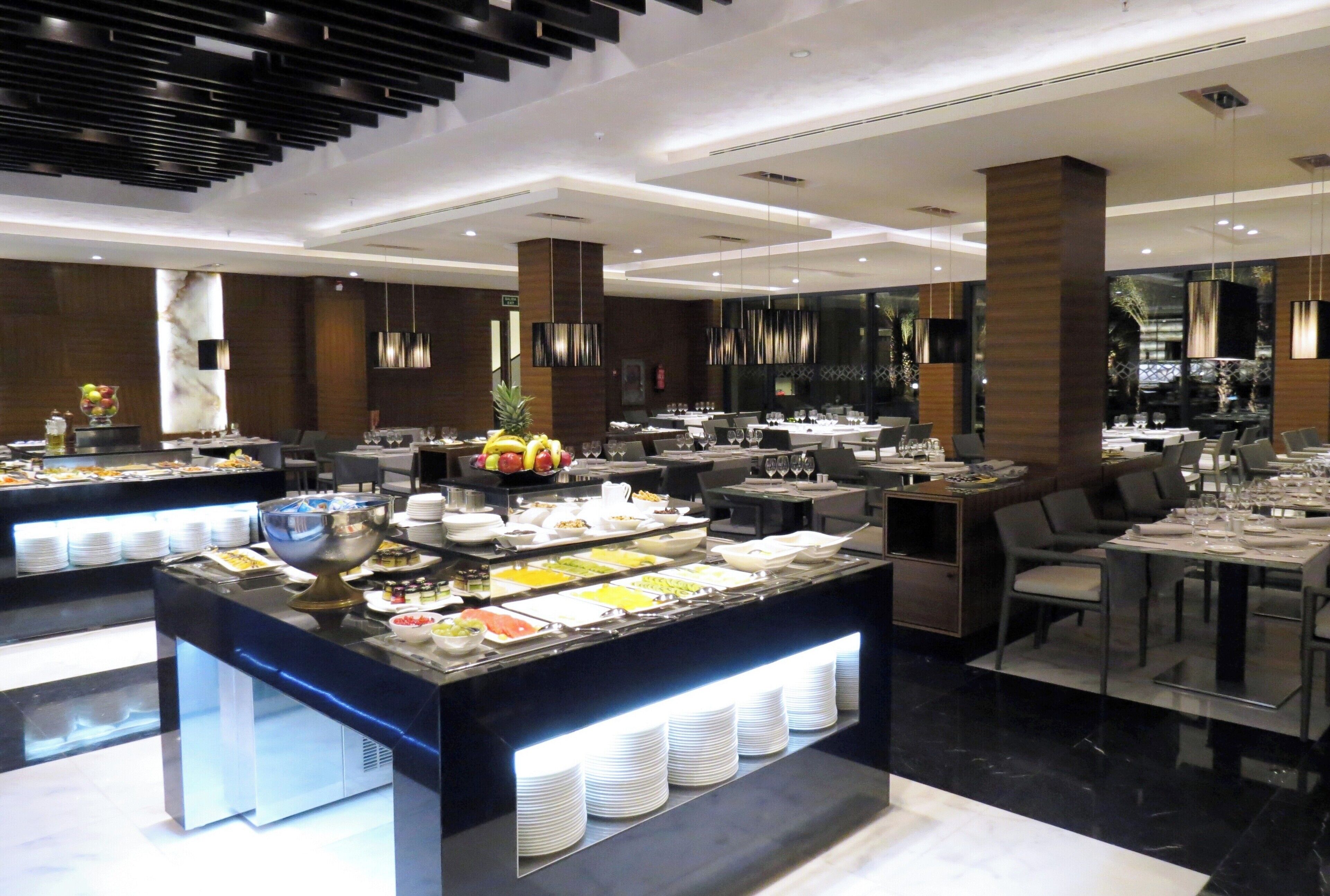 3 restaurants, breakfast, lunch, dinner served; japanese cuisine