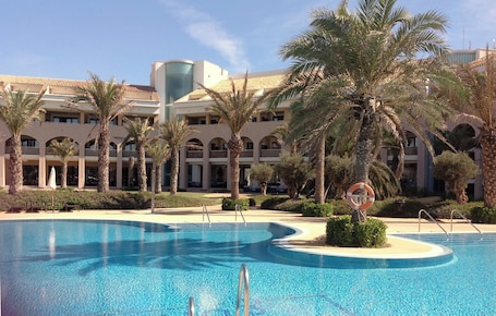 2 outdoor pools, sun loungers