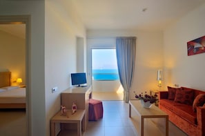 Standard Triple Room, Sea View | In-room safe, individually decorated, individually furnished