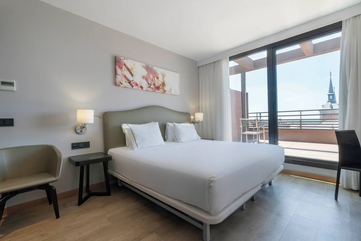 Premium bedding, minibar, in-room safe, blackout drapes