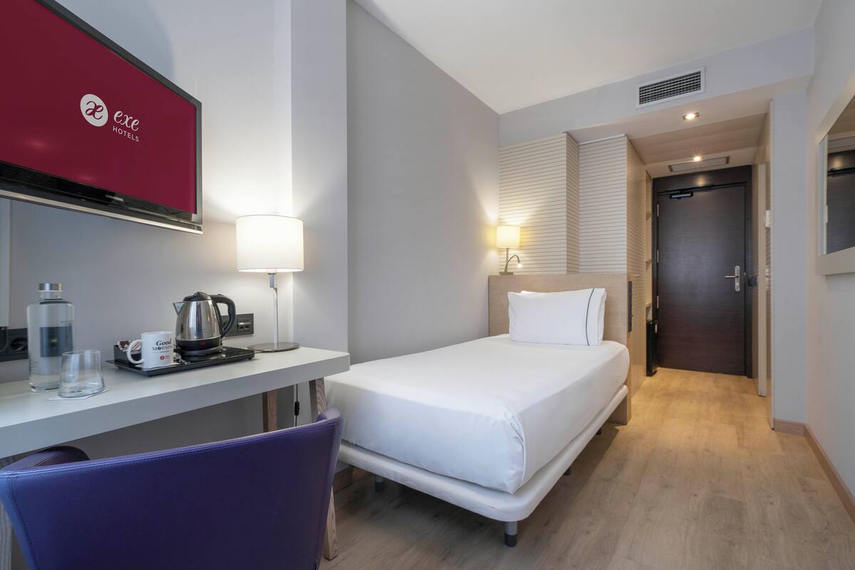 Standard Single Room | Premium bedding, minibar, in-room safe, blackout drapes