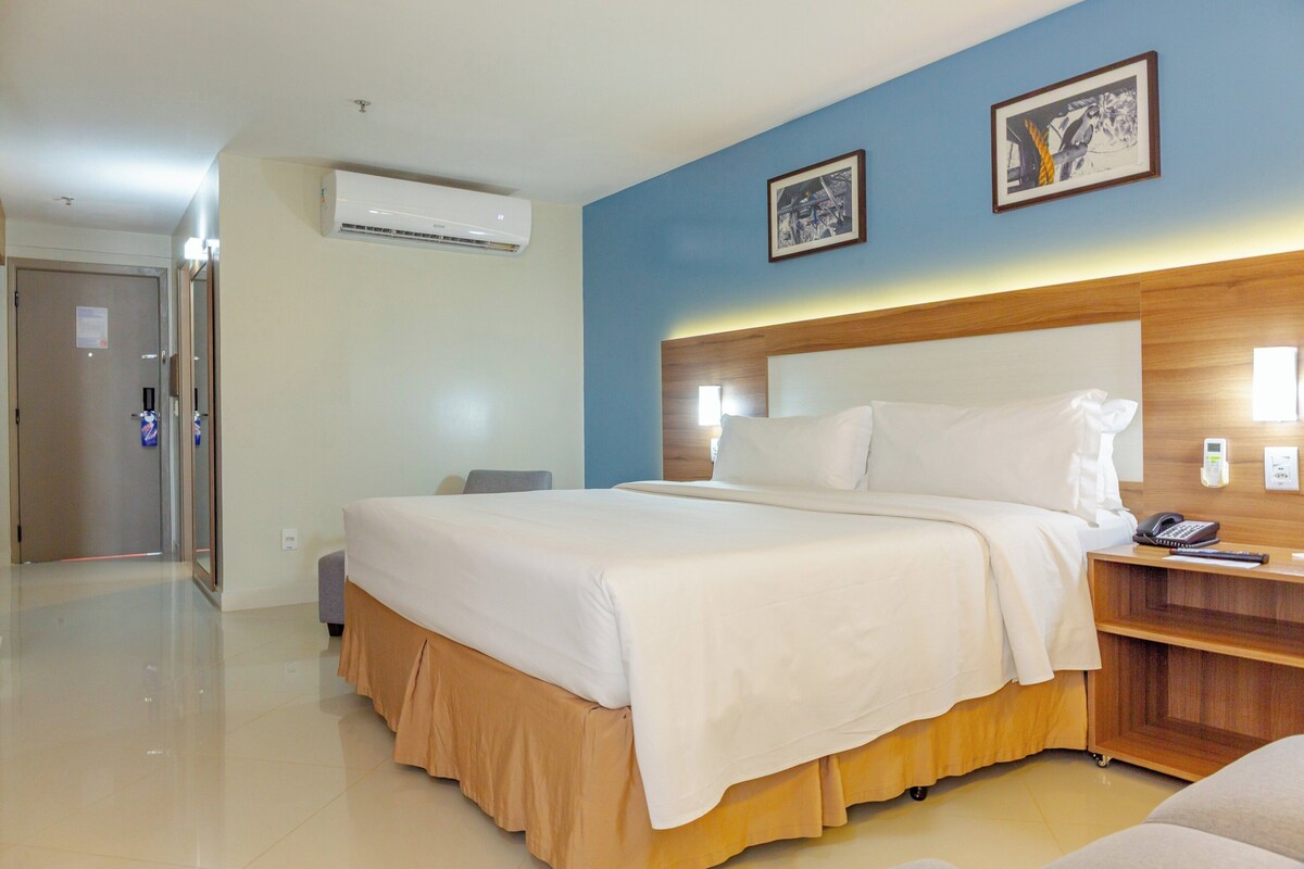 Standard Room, 1 King Bed (Top Floor) | In-room safe, desk, soundproofing, iron/ironing board
