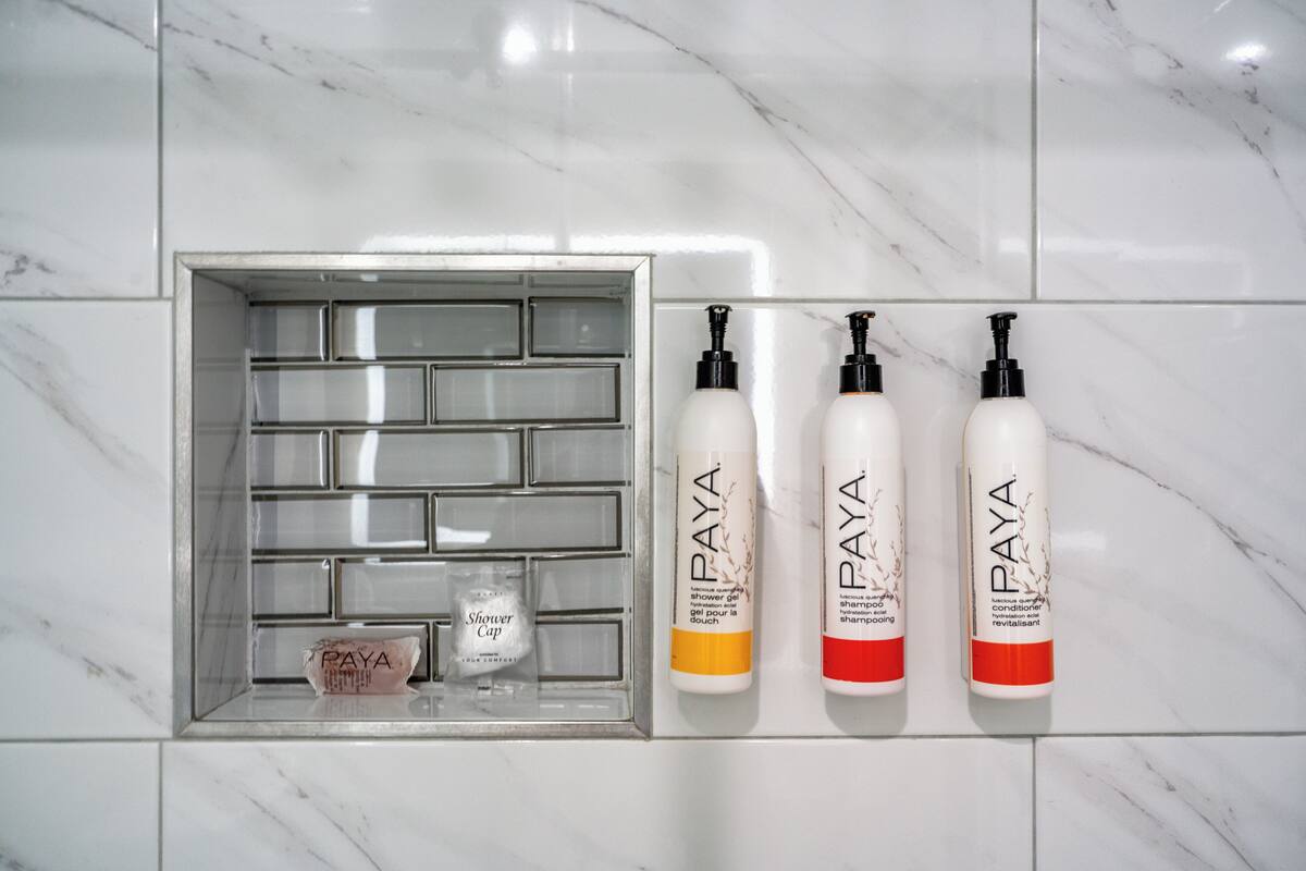 room, 1 queen bed, non smoking | bathroom | designer toiletries, hair dryer, towels, shampoo