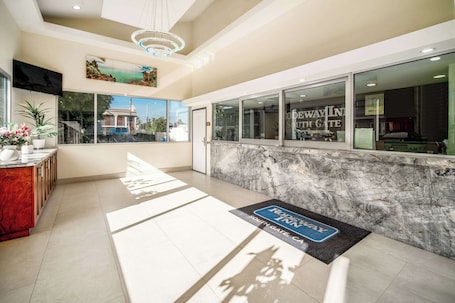 Lobby. Rodeway Inn South Gate - Los Angeles South