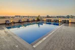 Rooftop pool - Goldfinch Hotel Mumbai (Mumbai)