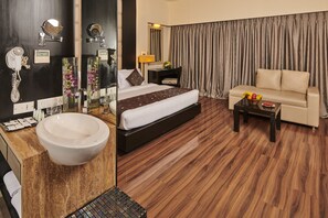 ห้องสวีท | ห้องน้ำ | เรนชาวเวอร์, ของใช้ในห้องน้ำฟรี, ไดร์เป่าผม, ผ้าเช็ดตัว