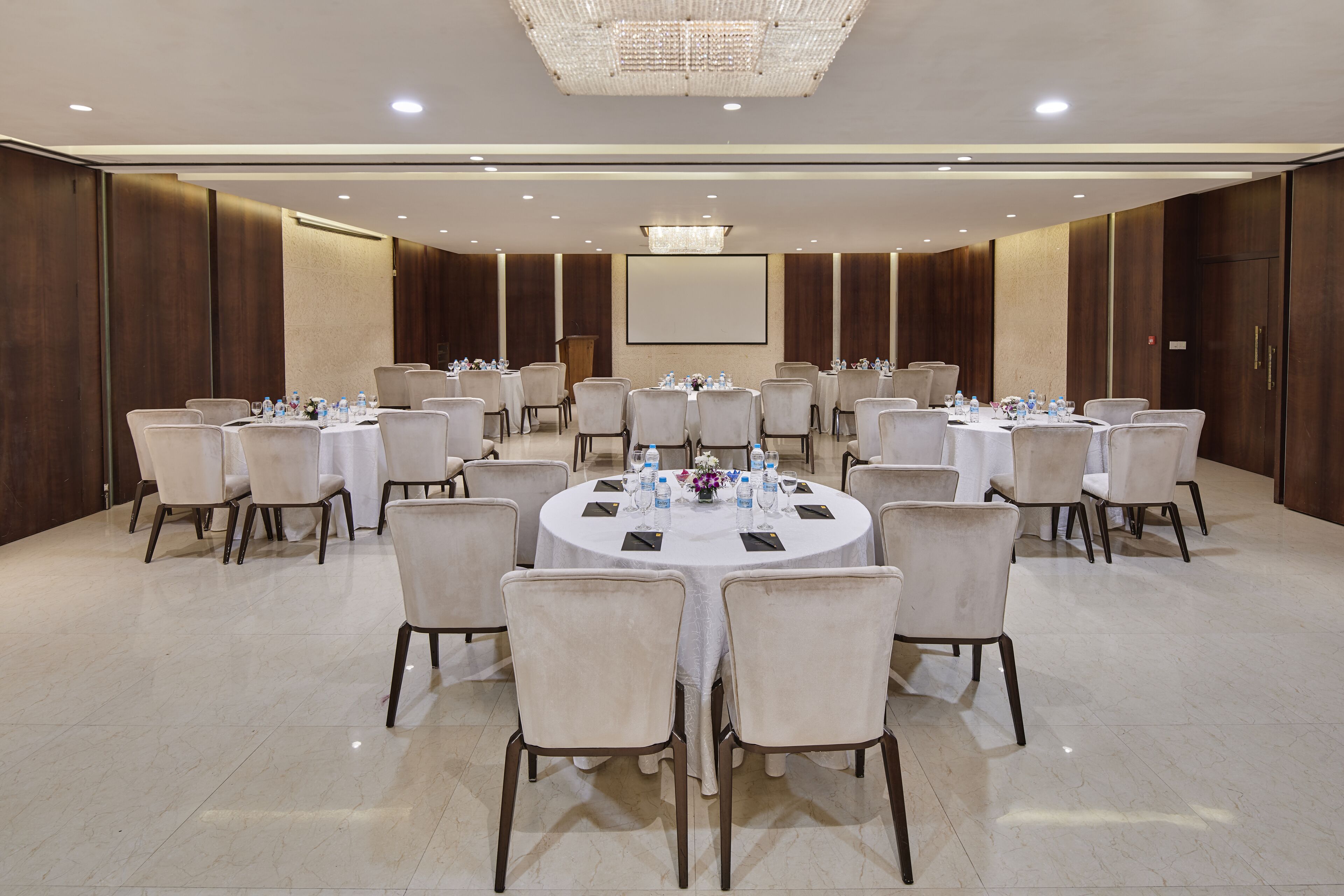 Photo - Goldfinch Hotel Mumbai