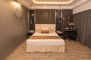 Suite | Ropa de cama de alta calidad, camas con efecto memoria y minibar 