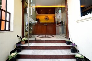 Exterior - The Beaufort Inn (New Delhi)