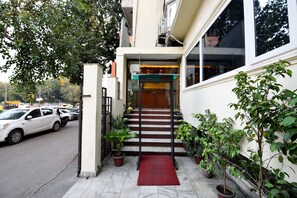 Exterior - The Beaufort Inn (New Delhi)