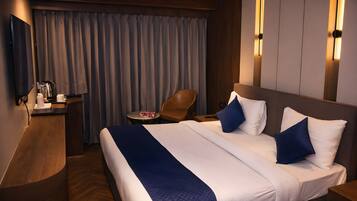 Quarto superior, 1 cama de casal | Roupas de cama premium, cofres nos quartos, cortinas blackout