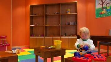Tempat bermain anak – indoor