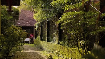 Pavillion Room | In-room safe, desk, iron/ironing board, free WiFi