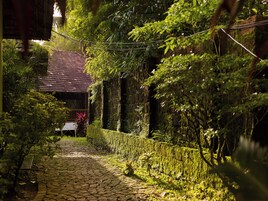Caja de seguridad en la habitación y escritorio