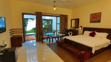 Villa, 1 Double Bed, Private Pool, Lake View | In-room safe, desk, iron/ironing board, free WiFi