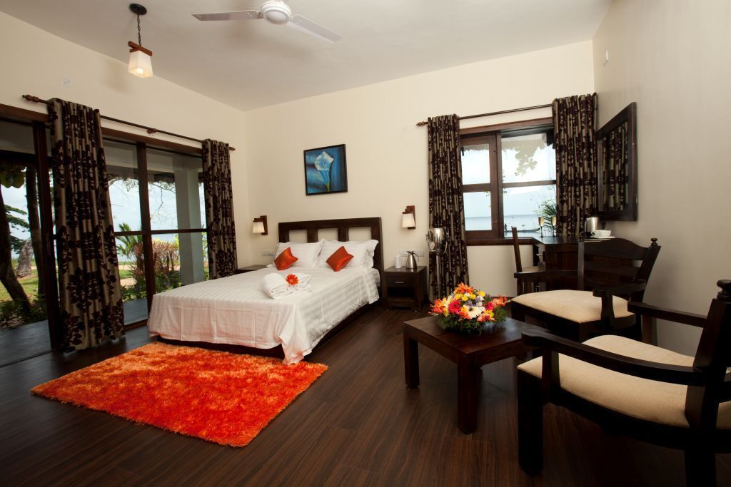 In-room safe, desk, iron/ironing board, free WiFi