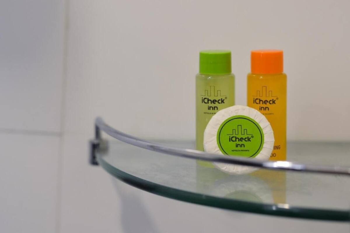 Baderomsfasiliteter | Dusj, toalettartikler (inkludert), hårføner og håndklær