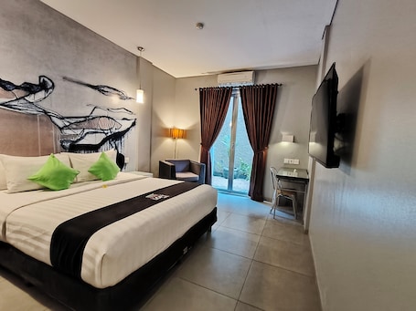 Escritorio, camas plegables/adicionales, wifi gratis y ropa de cama . Loft Legian Hotel