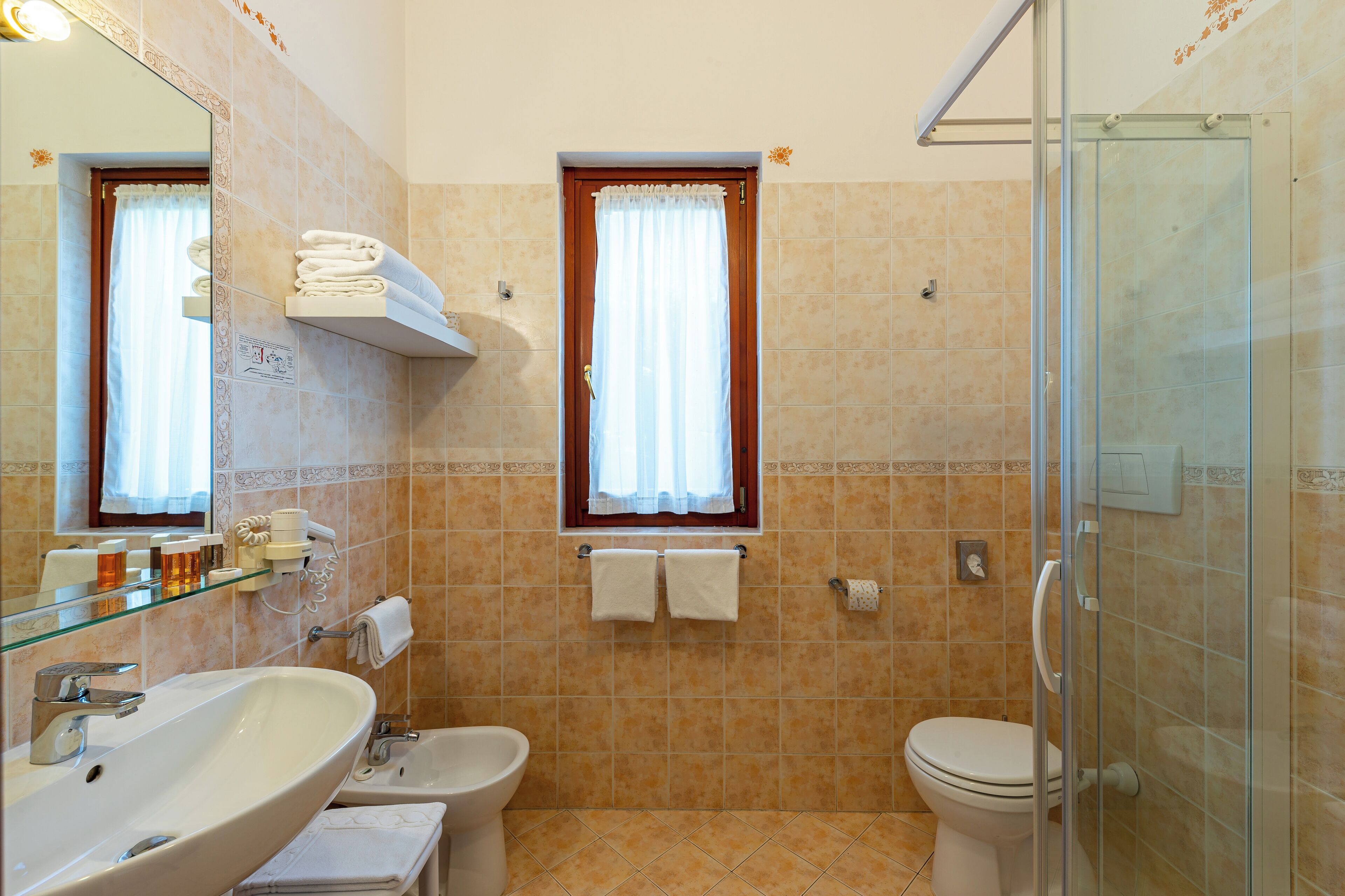 shower, rainfall showerhead, free toiletries, hair dryer