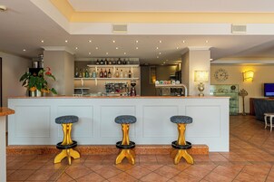 2 bars/lounges, poolside bar