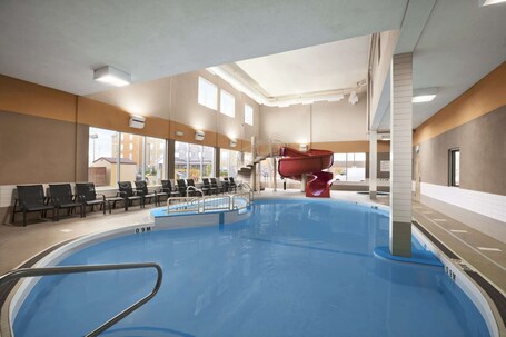 Days Inn Suites by Wyndham Winnipeg Airport Manitoba - Image 2