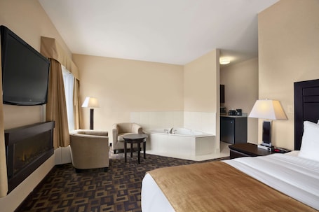 Days Inn Suites by Wyndham Winnipeg Airport Manitoba - Image 3